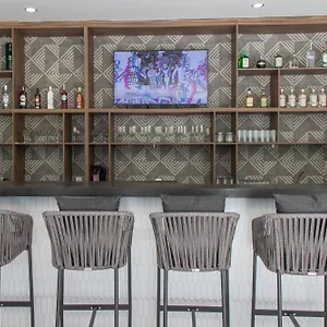 Hotel By Ihg